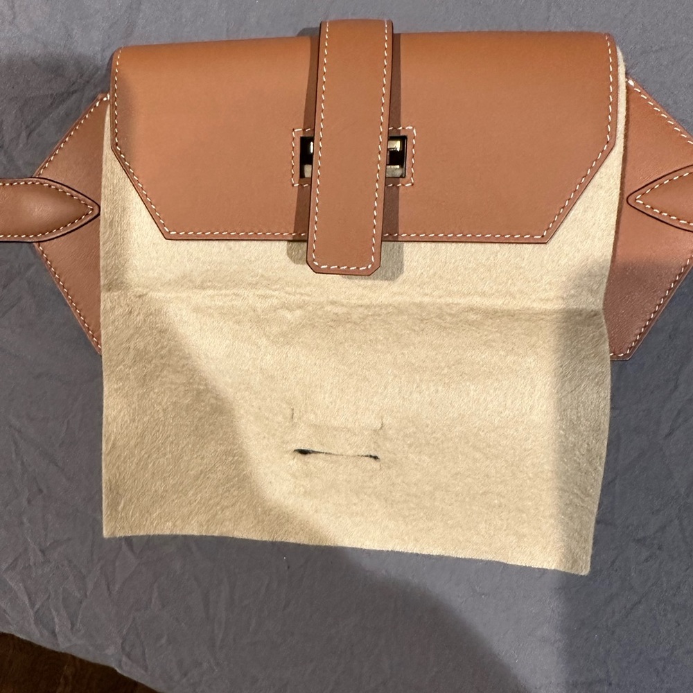 Brand New Hermes Elan 24 Belt Bag🤎 - Picture 5 of 16